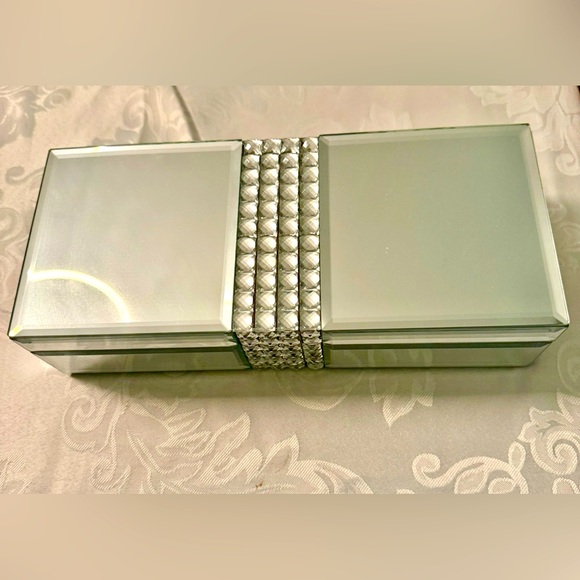 Elegant Silver Mirrored Jewelry Box Storage & Organization